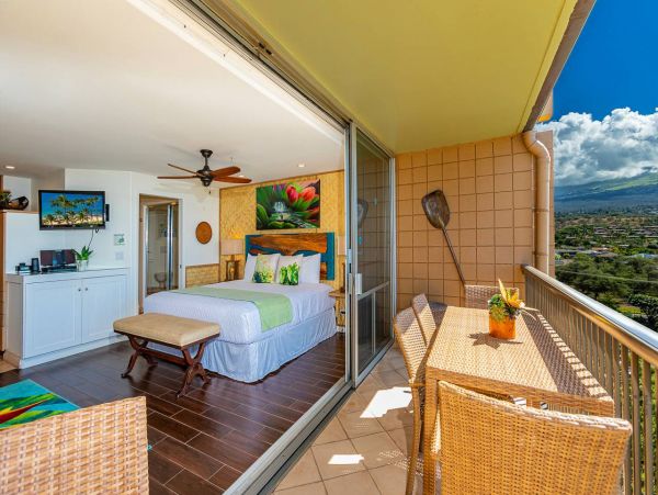Beach Front Kihei Vacation Condo two Bedroom