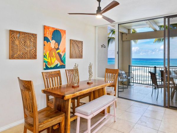 Kona Confortable Oceanside Condo with 3 Bedroom