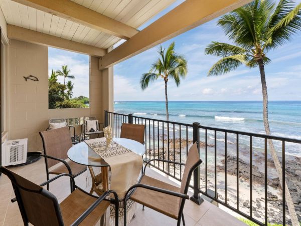 Kona Confortable Oceanside Condo with 3 Bedroom