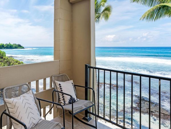 Kona Confortable Oceanside Condo with 3 Bedroom