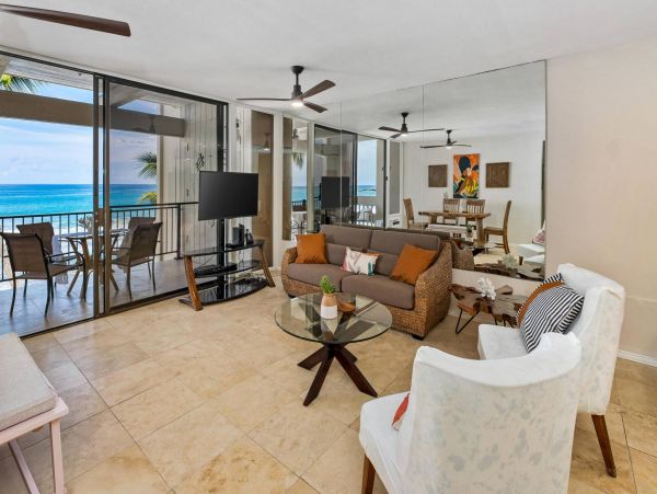 Kona Confortable Oceanside Condo with 3 Bedroom