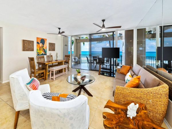 Kona Confortable Oceanside Condo with 3 Bedroom