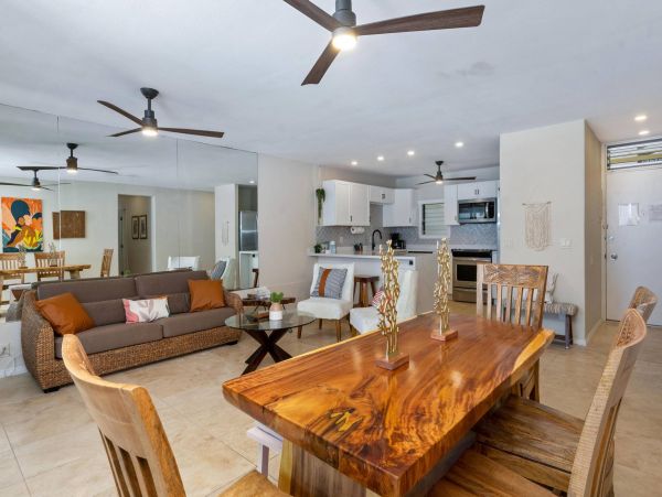 Kona Confortable Oceanside Condo with 3 Bedroom