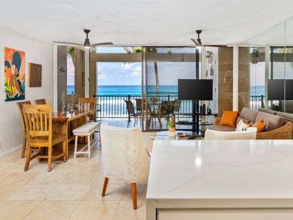 Kona Confortable Oceanside Condo with 3 Bedroom