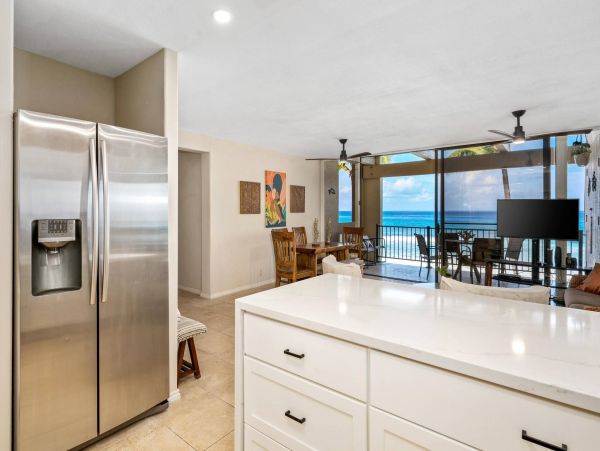 Kona Confortable Oceanside Condo with 3 Bedroom