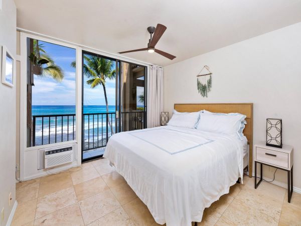Kona Confortable Oceanside Condo with 3 Bedroom