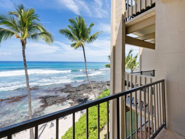 Kona Confortable Oceanside Condo with 3 Bedroom