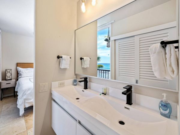 Kona Confortable Oceanside Condo with 3 Bedroom