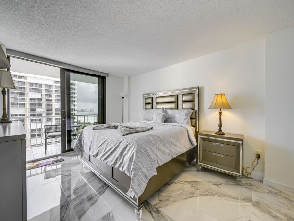 Marco Island Condo Beachfront with 2 Bedrooms
