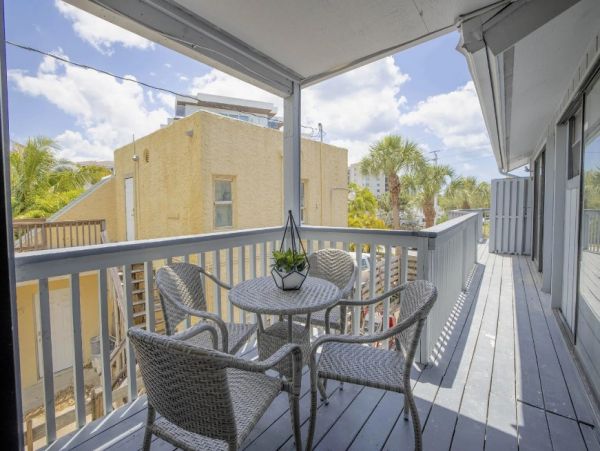 Siesta Key Condo for 11 Guest