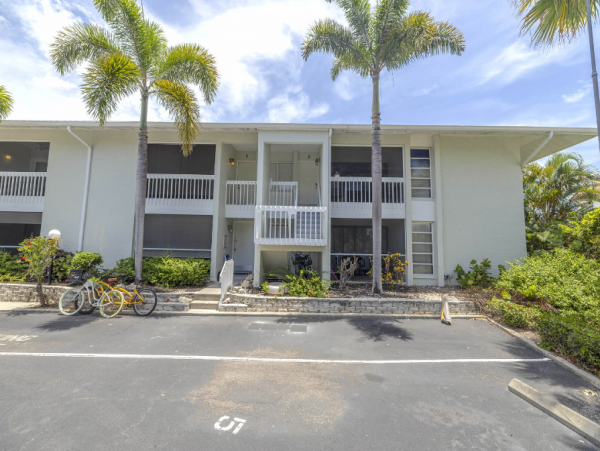 Siesta Key Condo with 2 Bedrooms