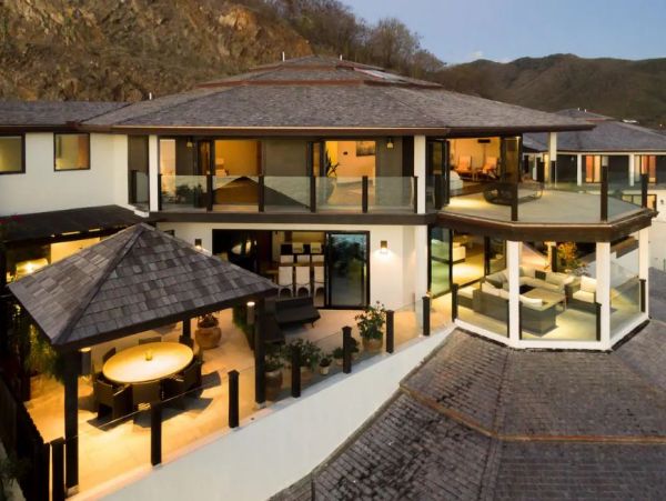 Beachfront Antigua  Luxury Villa