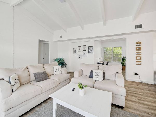 Charming Vacation Getaway with 3 Bedrooms in Sarasota
