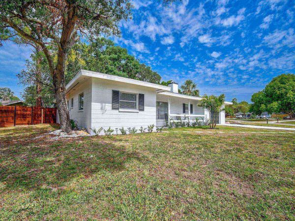Charming Vacation Getaway with 3 Bedrooms in Sarasota