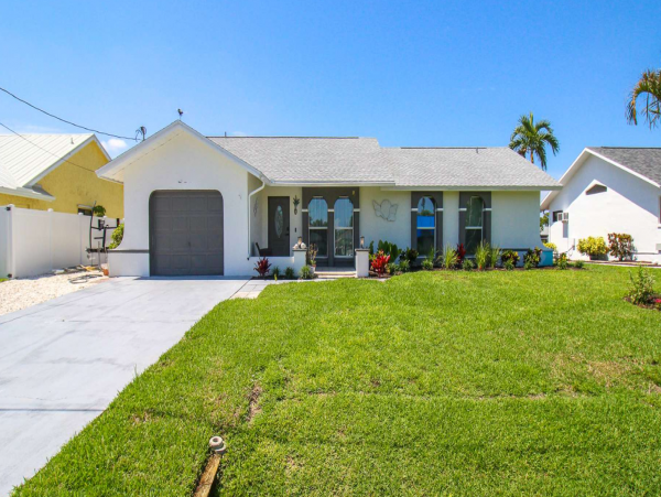 Cape Coral 3 Bedroom Vacation Getaway With Private Pool
