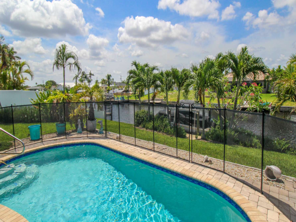 Cape Coral 3 Bedroom Vacation Getaway With Private Pool