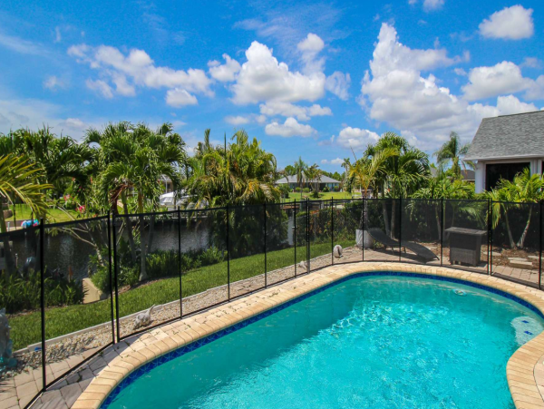 Cape Coral 3 Bedroom Vacation Getaway With Private Pool