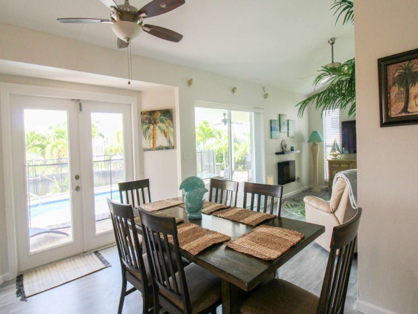 Cape Coral 3 Bedroom Vacation Getaway With Private Pool