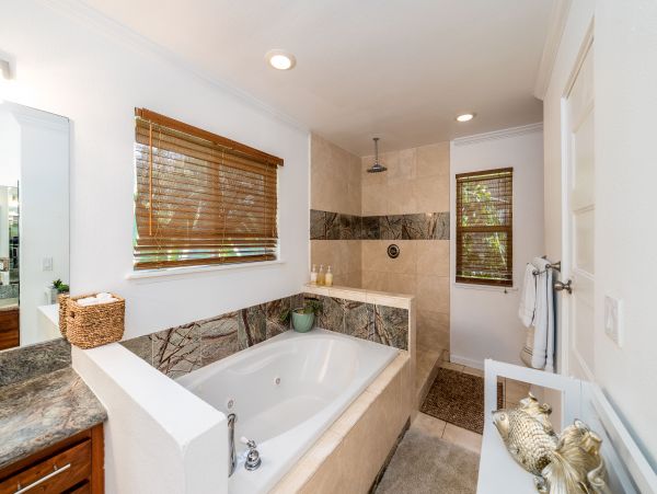 Kailua-Kona Luxury Four Bedroom Vacation Rental