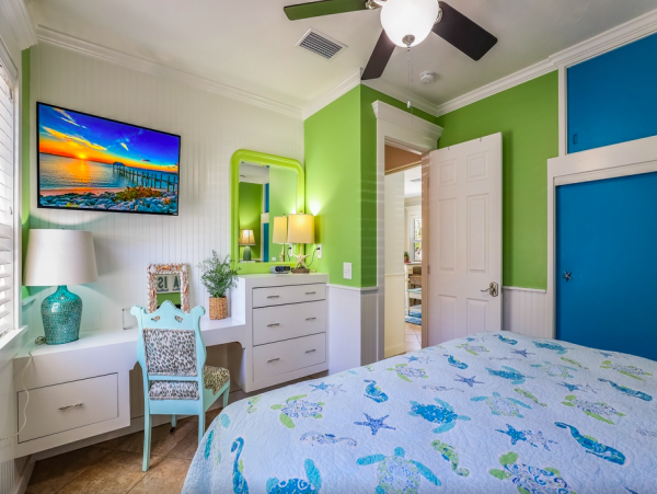 Charming Island Retreat with Private Pool, Steps from the Beach and Pine Avenue