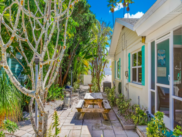 Charming Island Retreat with Private Pool, Steps from the Beach and Pine Avenue