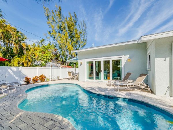 Coastal 4 Bedroom Vacation Rental in Anna Maria Island
