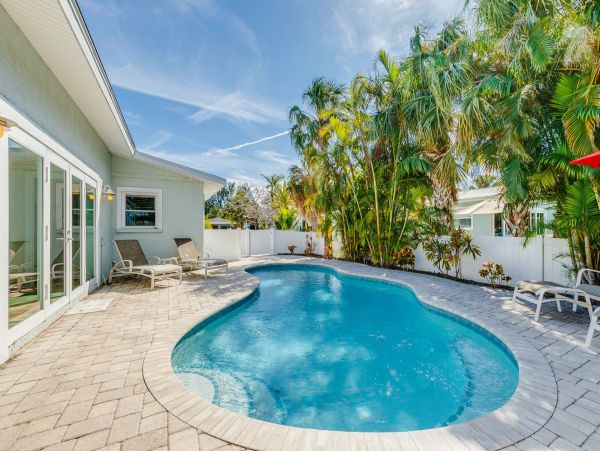Coastal 4 Bedroom Vacation Rental in Anna Maria Island