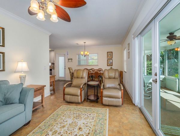 Coastal 4 Bedroom Vacation Rental in Anna Maria Island