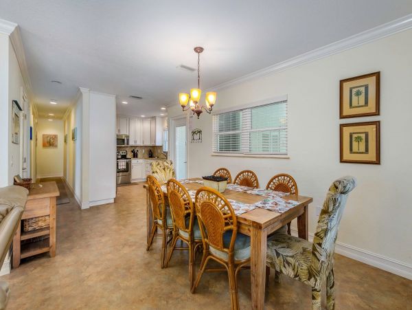 Coastal 4 Bedroom Vacation Rental in Anna Maria Island