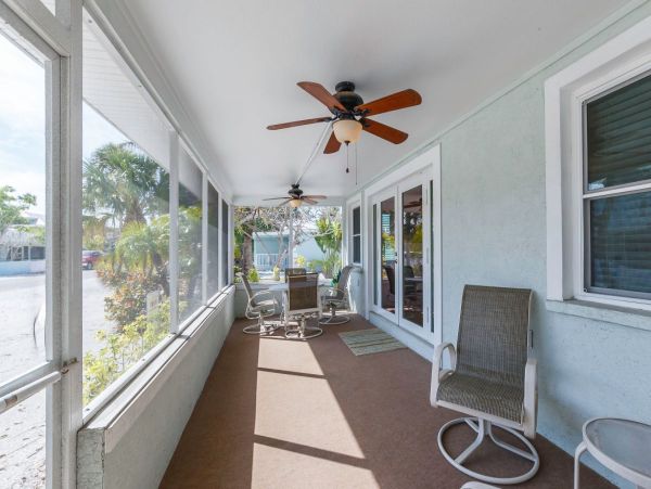 Coastal 4 Bedroom Vacation Rental in Anna Maria Island