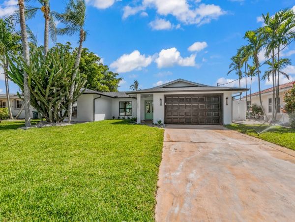 Luxury Canal Front Three Bedroom Rental in Bradenton