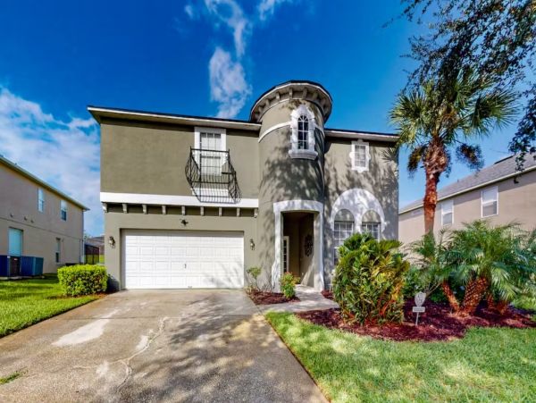 Luxe Seven Bedroom Home in Kissimmee Close to Theme Parks