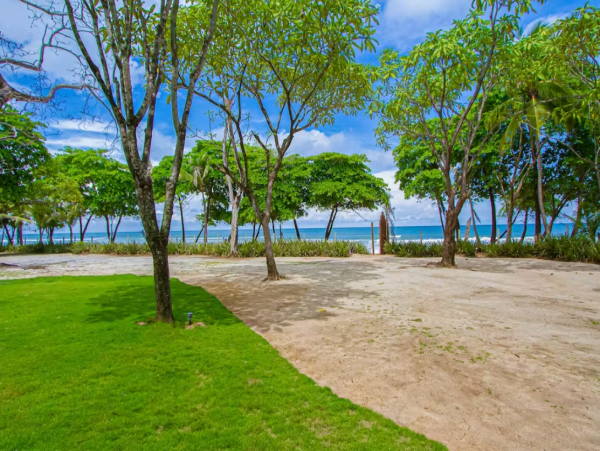 Beachfront 3 Bedroom Vacation Villa in Santa Teresa