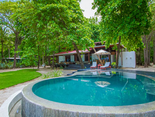 Beachfront 3 Bedroom Vacation Villa in Santa Teresa