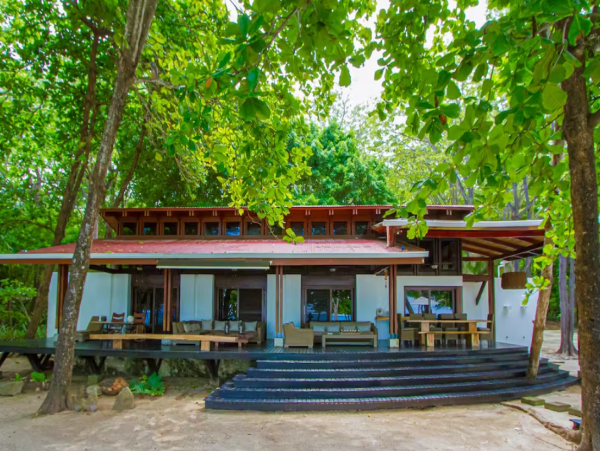 Beachfront 3 Bedroom Vacation Villa in Santa Teresa