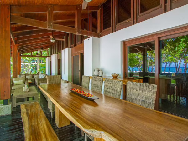 Beachfront 3 Bedroom Vacation Villa in Santa Teresa