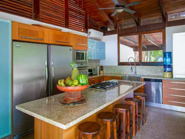 Beachfront 3 Bedroom Vacation Villa in Santa Teresa