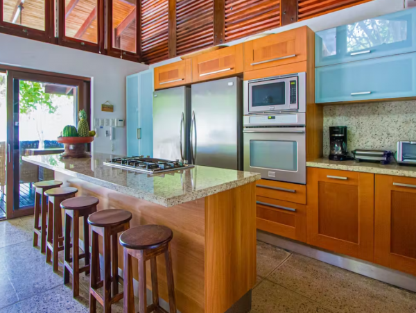 Beachfront 3 Bedroom Vacation Villa in Santa Teresa