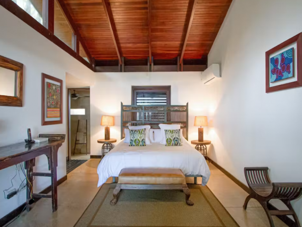 Beachfront 3 Bedroom Vacation Villa in Santa Teresa