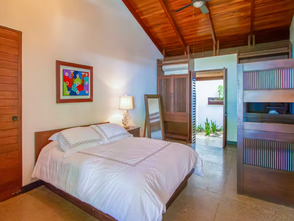 Beachfront 3 Bedroom Vacation Villa in Santa Teresa