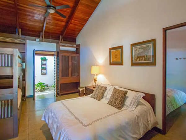 Beachfront 3 Bedroom Vacation Villa in Santa Teresa