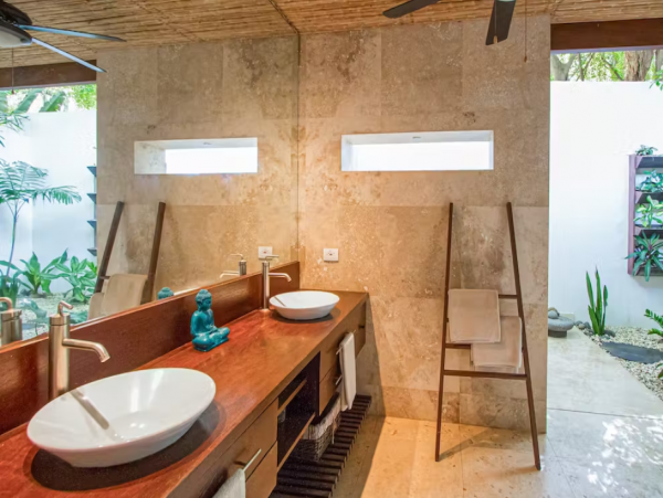 Beachfront 3 Bedroom Vacation Villa in Santa Teresa