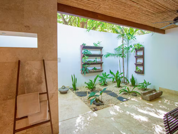Beachfront 3 Bedroom Vacation Villa in Santa Teresa