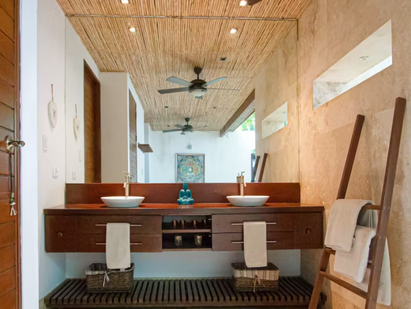 Beachfront 3 Bedroom Vacation Villa in Santa Teresa