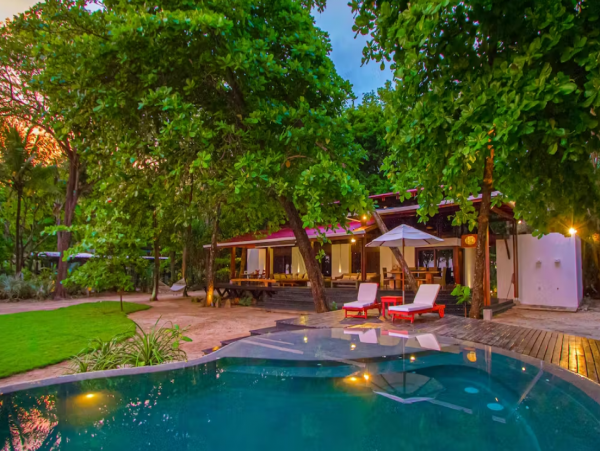 Beachfront 3 Bedroom Vacation Villa in Santa Teresa