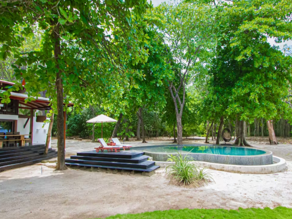Beachfront 3 Bedroom Vacation Villa in Santa Teresa