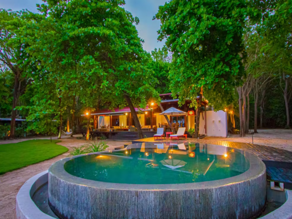 Beachfront 3 Bedroom Vacation Villa in Santa Teresa