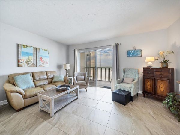 Siesta Key 2nd Floor Unit with Unobstructed Ocean Views