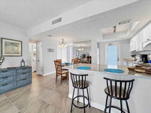 Siesta Key 2nd Floor Unit with Unobstructed Ocean Views