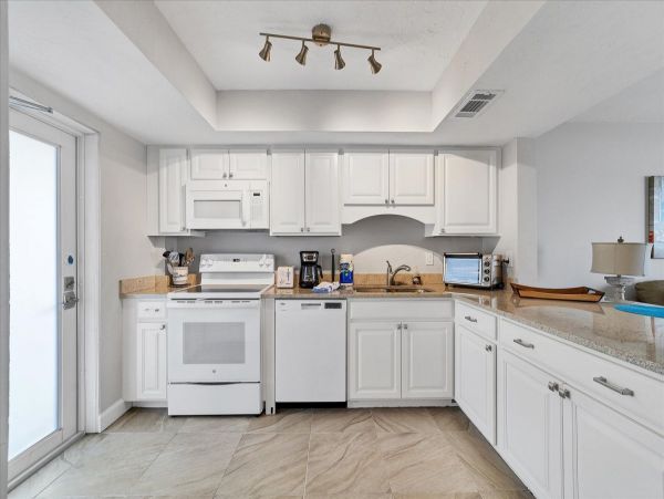 Siesta Key 2nd Floor Unit with Unobstructed Ocean Views